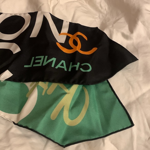 Stunning Authentic limited edition rare and collectible Chanel scarf.Must have! - Picture 4 of 14